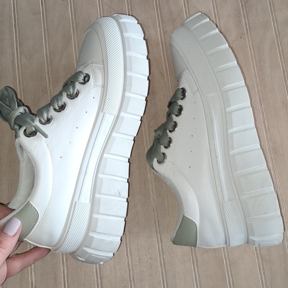 Qupid Chunky Platform Low Top Laced Up Trendy Fun Stylish Y2K Sneakers Shoes